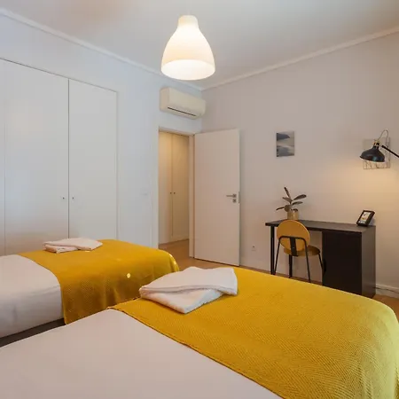 Ldapartments - Spacious Haven W/lift&garage Appartement *