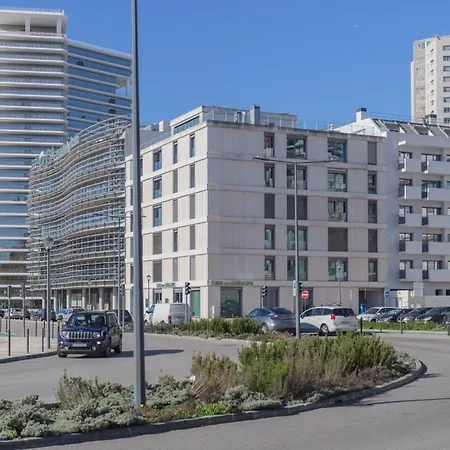 Ldapartments - Spacious Haven W/lift&garage