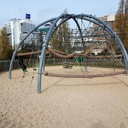 Ldapartments - Spacious Haven W/lift&garage *