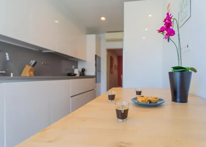Ldapartments - Spacious Haven W/lift&garage *