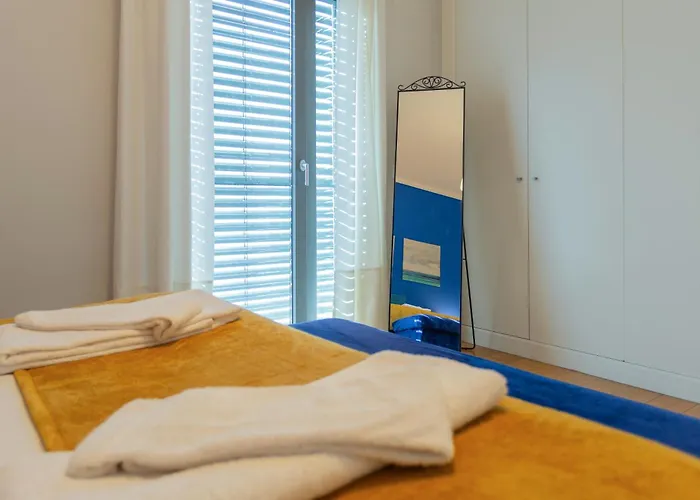 Ldapartments - Spacious Haven W/lift&garage