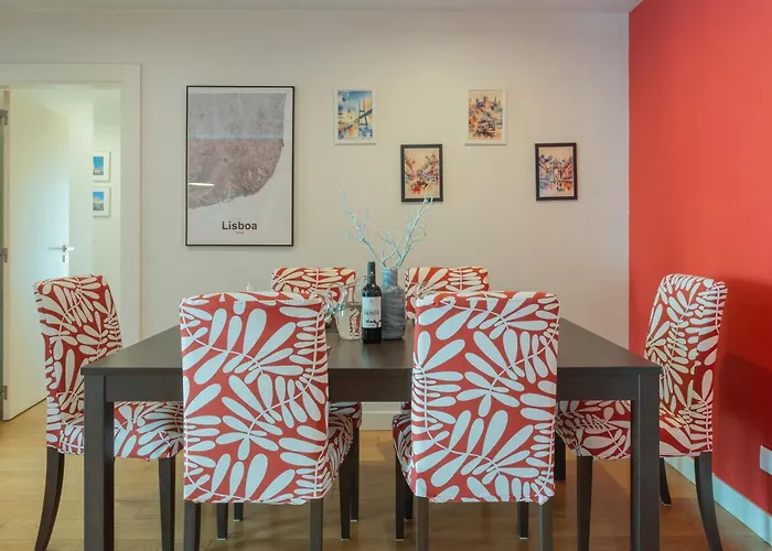 Ldapartments - Spacious Haven W/lift&garage