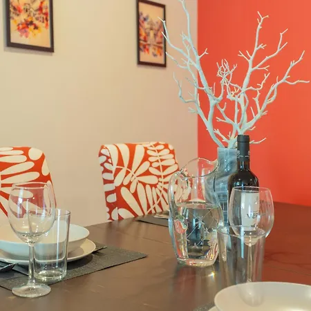 Ldapartments - Spacious Haven W/lift&garage Apartment