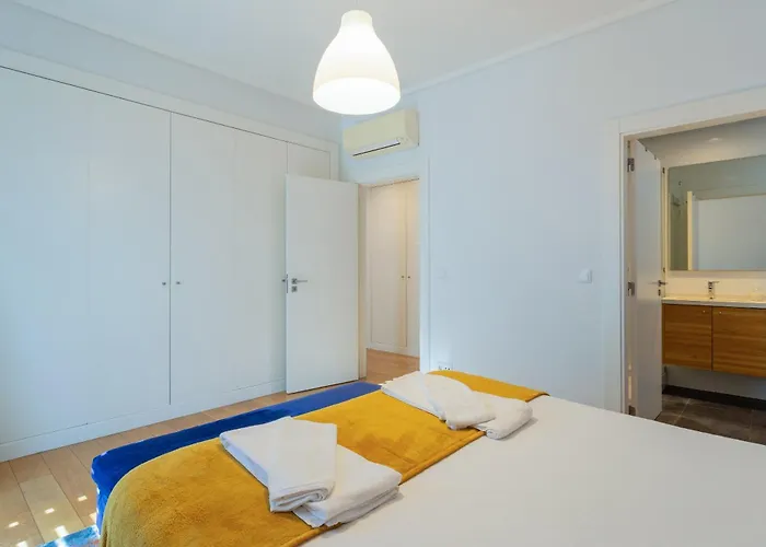 Lägenhet Ldapartments - Spacious Haven W/lift&garage *