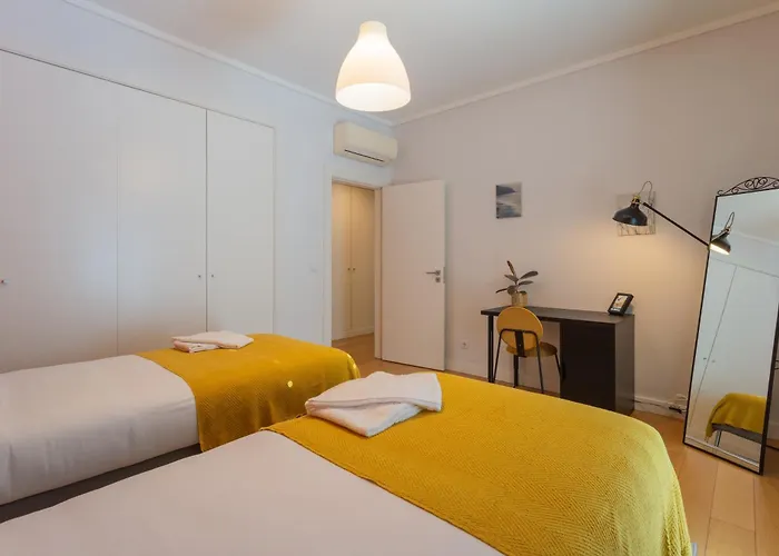 Ldapartments - Spacious Haven W/lift&garage Lägenhet *