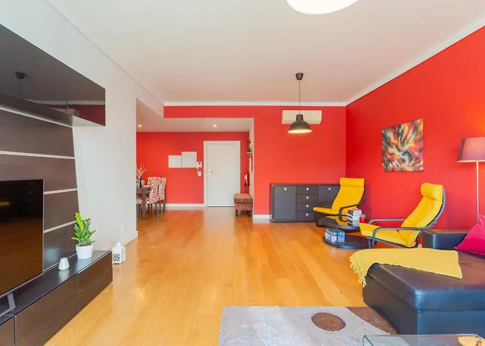 Ldapartments - Spacious Haven W/lift&garage *