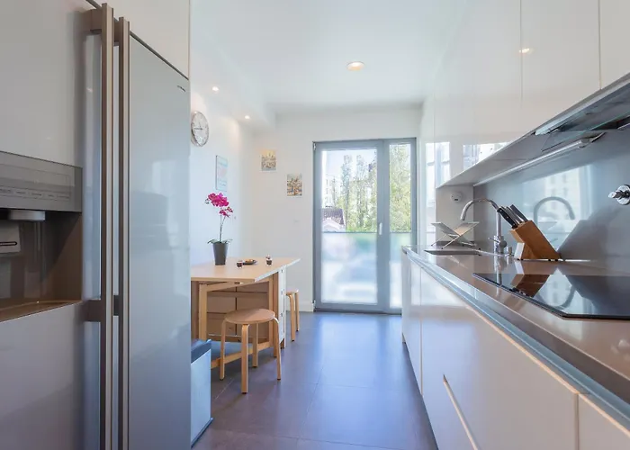 Lägenhet Ldapartments - Spacious Haven W/lift&garage