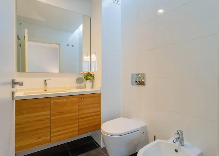 Ldapartments - Spacious Haven W/lift&garage Lägenhet