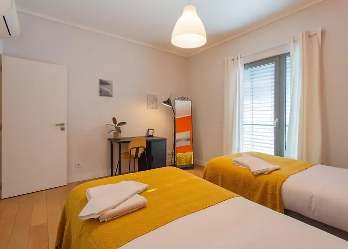 Ldapartments - Spacious Haven W/lift&garage *